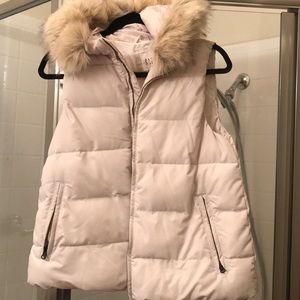 Off white winter vest with Faux Fur